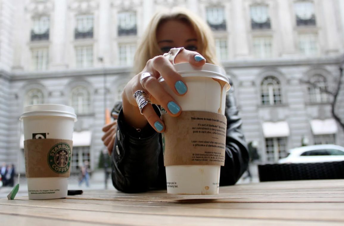 Кто платит за кофе: проблему любви рассматривают через призму финансовых вопросов