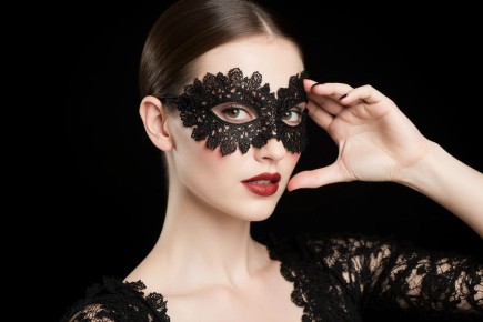 Искусство прятаться за масками: от ярлыков к настоящей сути