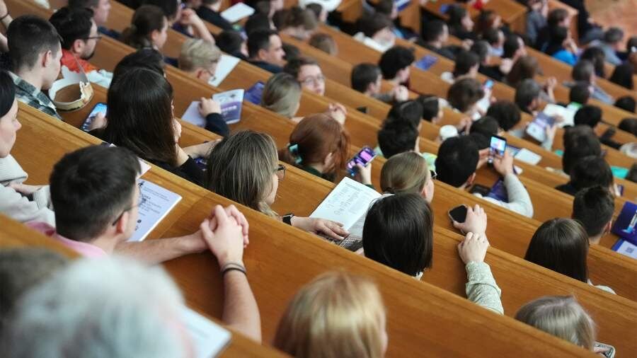 Психическая устойчивость первокурсников: каждый пятый сталкивается с проблемами