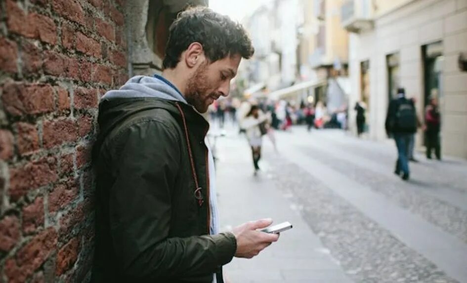 Низкопримативные мужчины: секрет их стойкости к манипуляциям